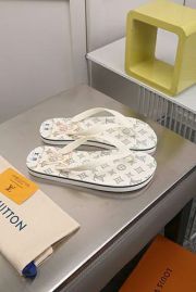 Picture of LV Slippers _SKU446815055231927